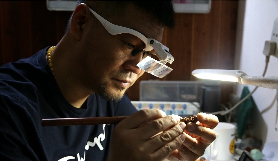 橄欖核上的“微世界”