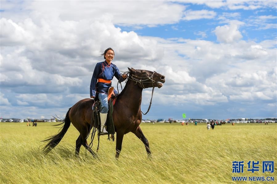(特別的暑期生活·圖片故事)(2)草原女孩錫林花的暑期“歡樂時光”