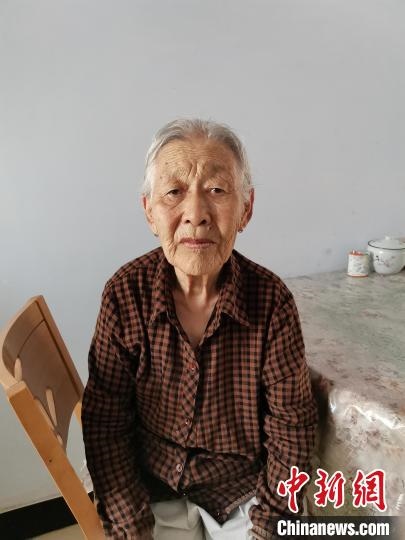 薩仁托婭拍攝的“草原母親”?！∷_仁托婭供圖