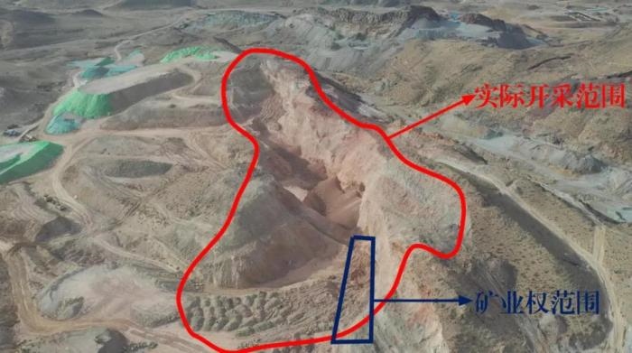2021年12月11日，督察組使用無人機(jī)拍攝，銅鐵溝礦礦業(yè)權(quán)面積僅6.9畝，越界開采達(dá)182畝，超出26.4倍；實(shí)際開采深度達(dá)35米，遠(yuǎn)超采礦許可證允許開采深度要求
