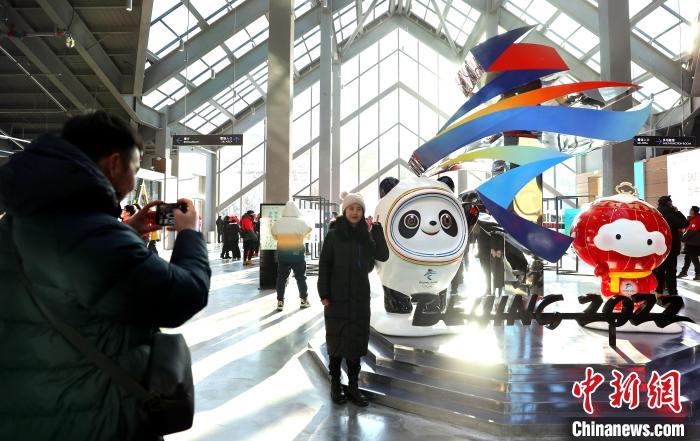 圖為滑雪場現(xiàn)場?！≡S婷 攝