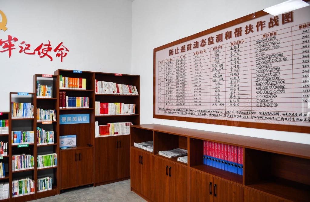 1月27日，段村村委會(huì)內(nèi)的防止返貧動(dòng)態(tài)監(jiān)測(cè)和幫扶作戰(zhàn)圖。新華社記者 柴婷 攝