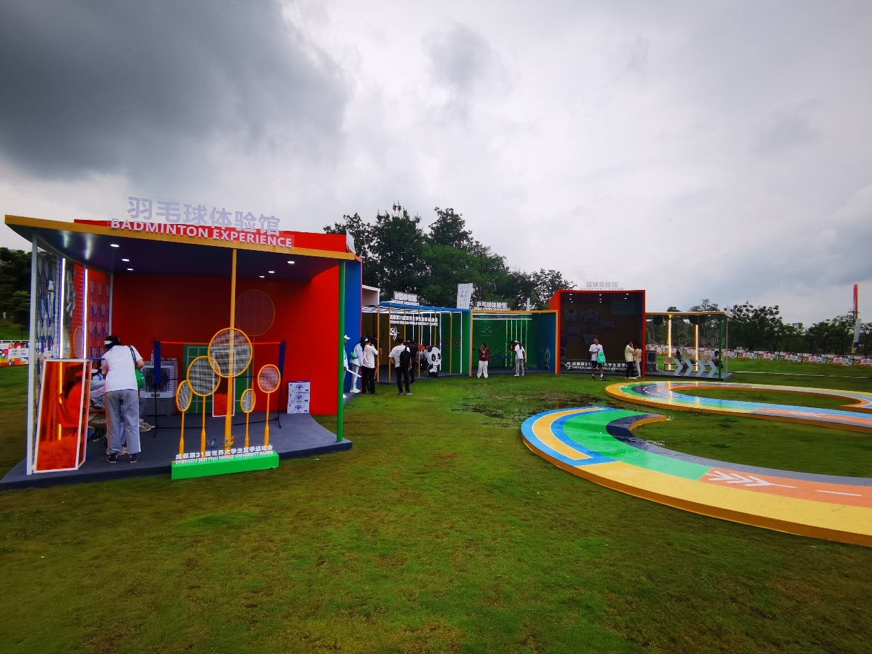 公園文化活動內(nèi)各類體育項目體驗區(qū)。 人民網(wǎng)記者 楊磊攝