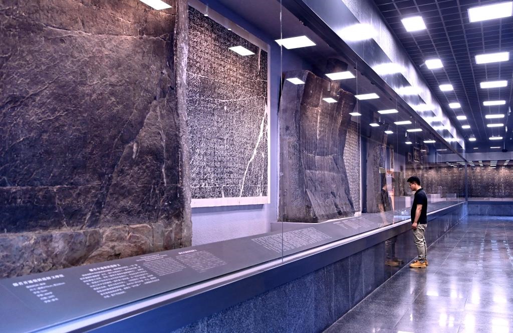 近日拍攝的陜西省漢中市博物館“石門十三品”陳列室。新華社記者 劉瀟 攝