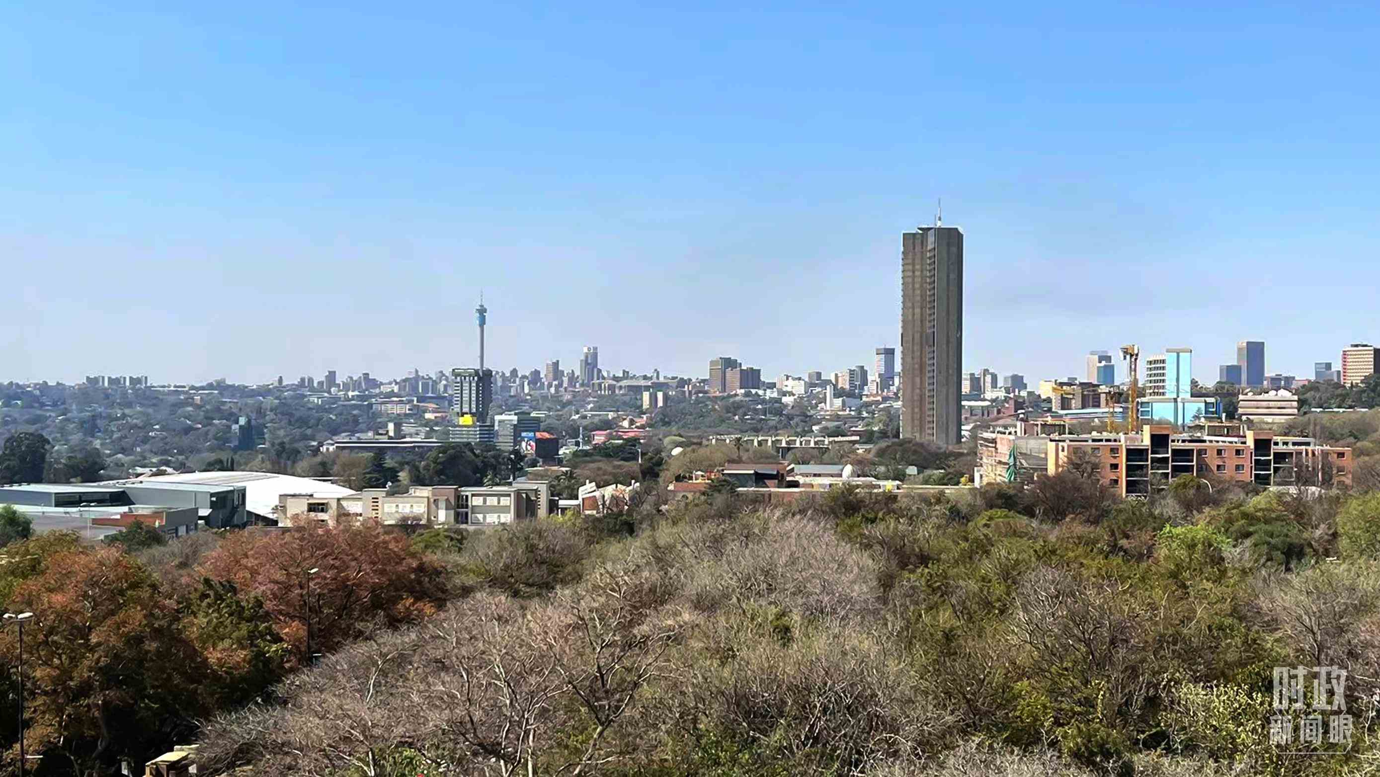 △約翰內(nèi)斯堡城市天際線。（總臺(tái)記者馬培敏拍攝）