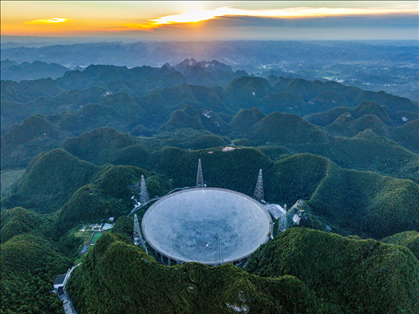 “中國天眼”全景（維護保養(yǎng)期間拍攝）。新華社記者 歐東衢 攝