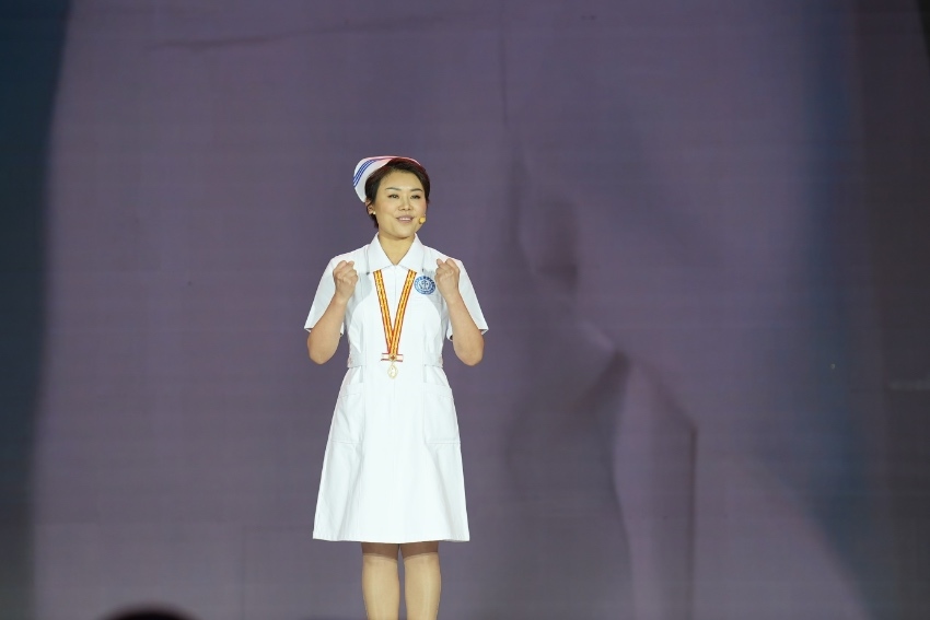 第49屆南丁格爾獎(jiǎng)獲得者、四川大學(xué)華西醫(yī)院護(hù)理部主任蔣艷