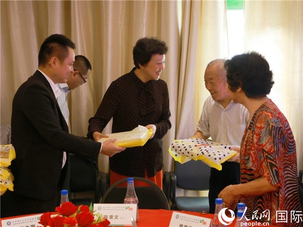 當(dāng)?shù)貢r(shí)間10月23日，國(guó)務(wù)院僑務(wù)辦公室主任陳旭在巴西華人文化交流協(xié)會(huì)會(huì)館出席里約僑界舉辦的重陽(yáng)節(jié)敬老聯(lián)歡活動(dòng)。人民網(wǎng)記者 陳海琪攝