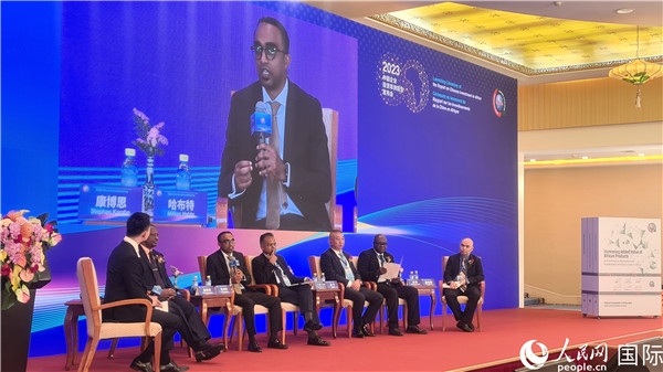 與會(huì)嘉賓展開座談。人民網(wǎng)記者 萬宇攝