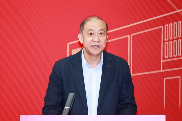 《教育踐悟錄》作者、中央財經(jīng)大學(xué)黨委書記何秀超。受訪者供圖