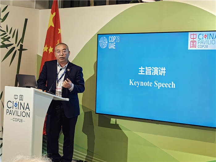 晶澳太陽(yáng)能科技股份有限公司高級(jí)副總裁孫廣彬發(fā)言。COP28中國(guó)角供圖
