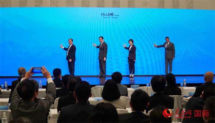 嘉賓共同啟動(dòng)“何以文明”日本特展體驗(yàn)暨2024年總臺(tái)春晚宣介區(qū)。人民網(wǎng) 蔣曉辰攝