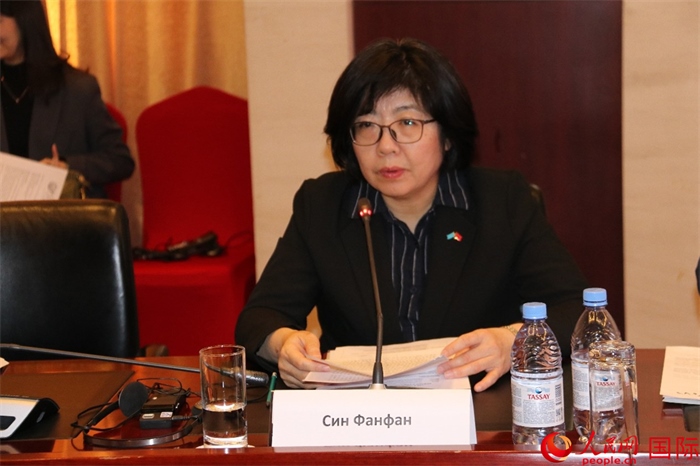 中國駐哈薩克斯坦大使館公使銜參贊邢芳芳致辭。人民網(wǎng)記者 李強攝