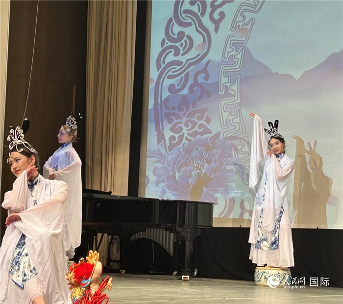 舞蹈《青花瓷》，表演者：德國中歐文化藝術(shù)交流協(xié)會