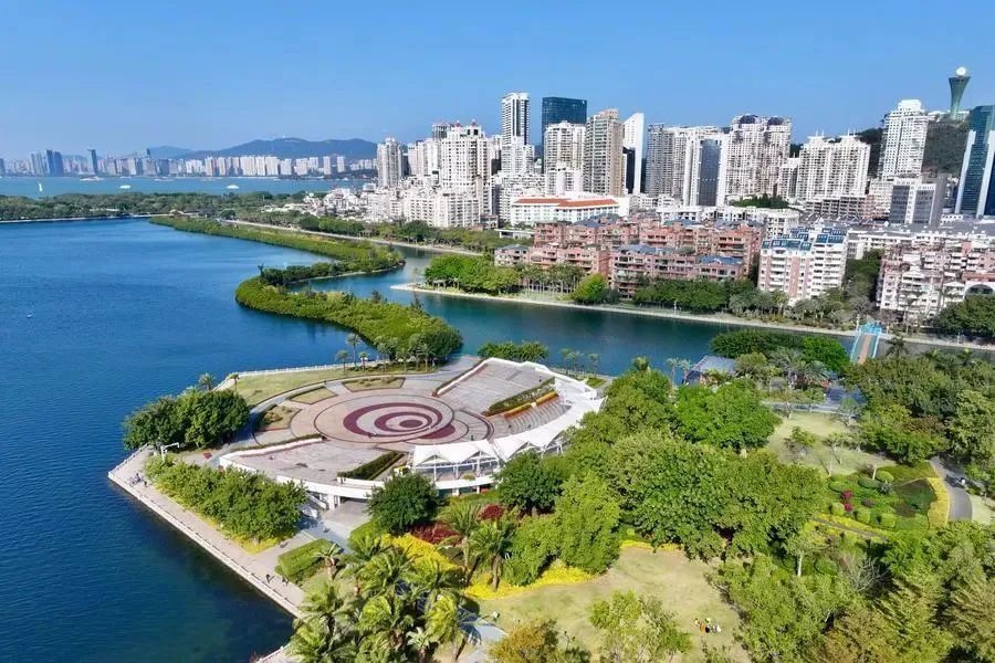 △1月24日，廈門筼筜湖白鷺洲公園及周邊城市景觀。
