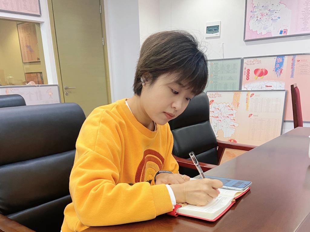 武麗潔在工作中。新華社發(fā)