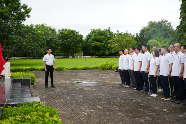 醫(yī)療隊(duì)隊(duì)長致詞。中國援桑醫(yī)療隊(duì)供圖