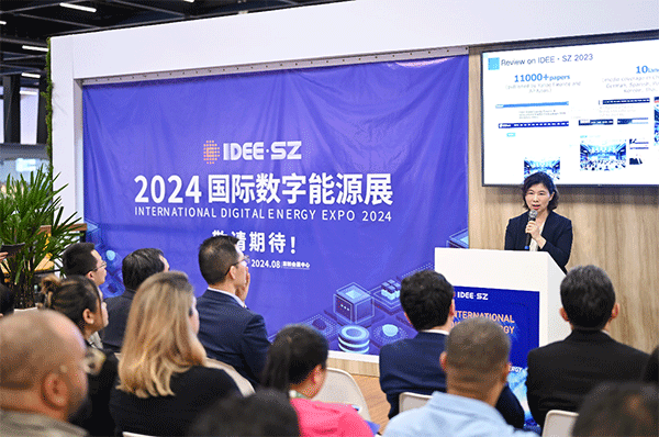 當(dāng)?shù)貢r(shí)間4月26日，深圳市發(fā)展和改革委員會(huì)主任郭子平在巴西圣保羅國(guó)際工程機(jī)械及礦山機(jī)械展上，對(duì)將于今年下半年在深圳市舉辦的2024國(guó)際數(shù)字能源展進(jìn)行了專(zhuān)題推介。 2024國(guó)際數(shù)字能源展組委會(huì)供圖