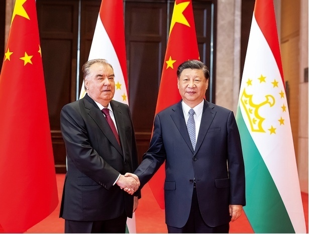 2023年5月，國家主席習(xí)近平在西安同來華出席中國—中亞峰會并進(jìn)行國事訪問的塔吉克斯坦總統(tǒng)拉赫蒙會談。新華社記者 丁海濤 攝