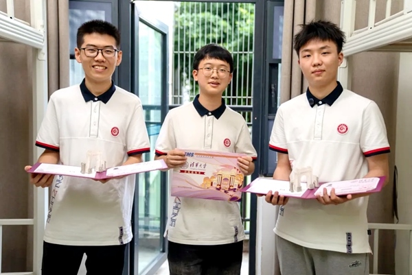 王子源（左）、母翰堯（中）、郭洋君（右）。清華大學(xué)供圖