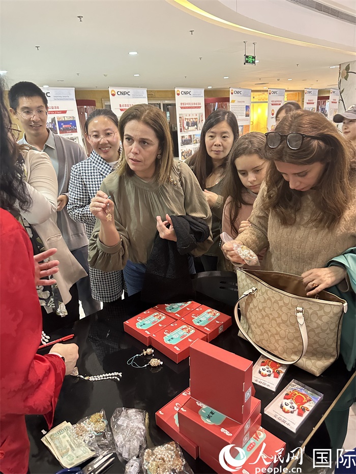 中國傳統(tǒng)非物質(zhì)文化遺產(chǎn)互動展示。人民網(wǎng)記者 郝瑞敏攝