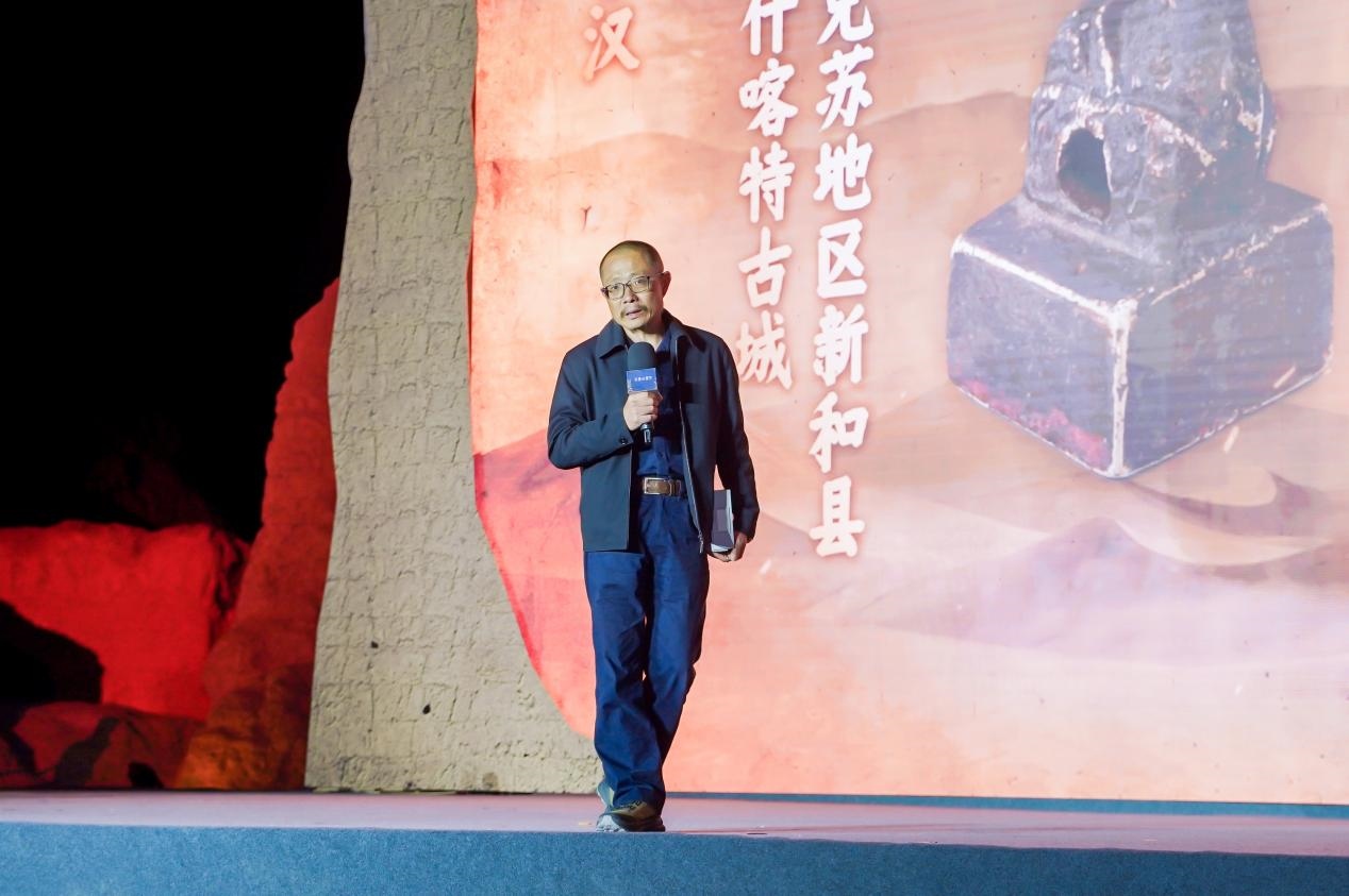 陳凌在“何以中國·五星出東方”網(wǎng)絡(luò)主題宣傳活動現(xiàn)場演講。人民視頻供圖