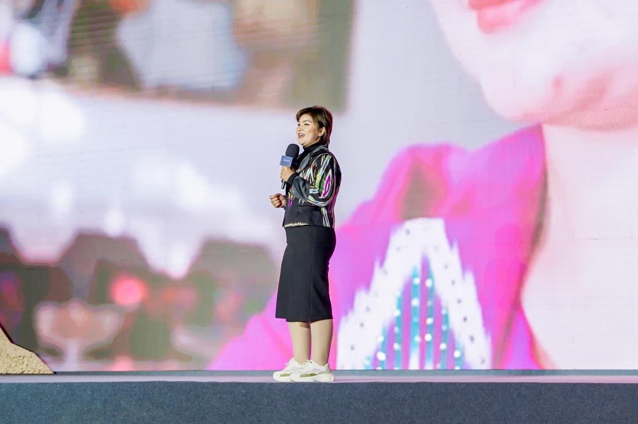 如克亞木·麥提賽地在“何以中國·五星出東方”網(wǎng)絡(luò)主題宣傳活動現(xiàn)場演講。人民視頻供圖