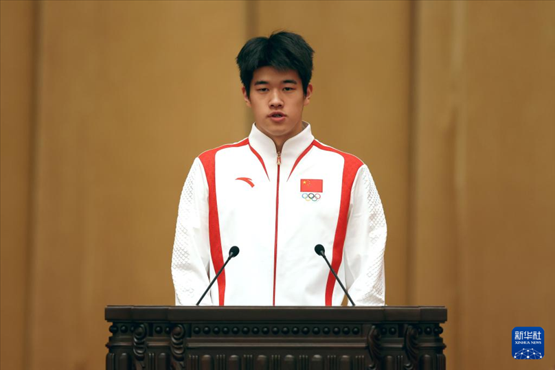 11月15日，游泳運(yùn)動(dòng)員潘展樂在報(bào)告會(huì)上發(fā)言。新華社記者 李明 攝