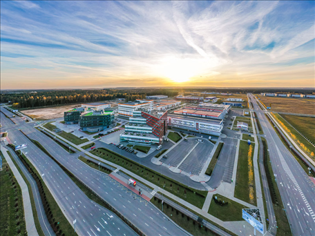 這是當(dāng)?shù)貢r(shí)間2021年10月19日在白俄羅斯首都明斯克郊區(qū)拍攝的中白工業(yè)園。