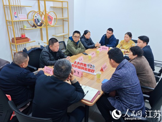 “紅興會(huì)客廳”，一場(chǎng)助企紓困協(xié)調(diào)會(huì)正在進(jìn)行。人民網(wǎng) 徐晨曦?cái)z