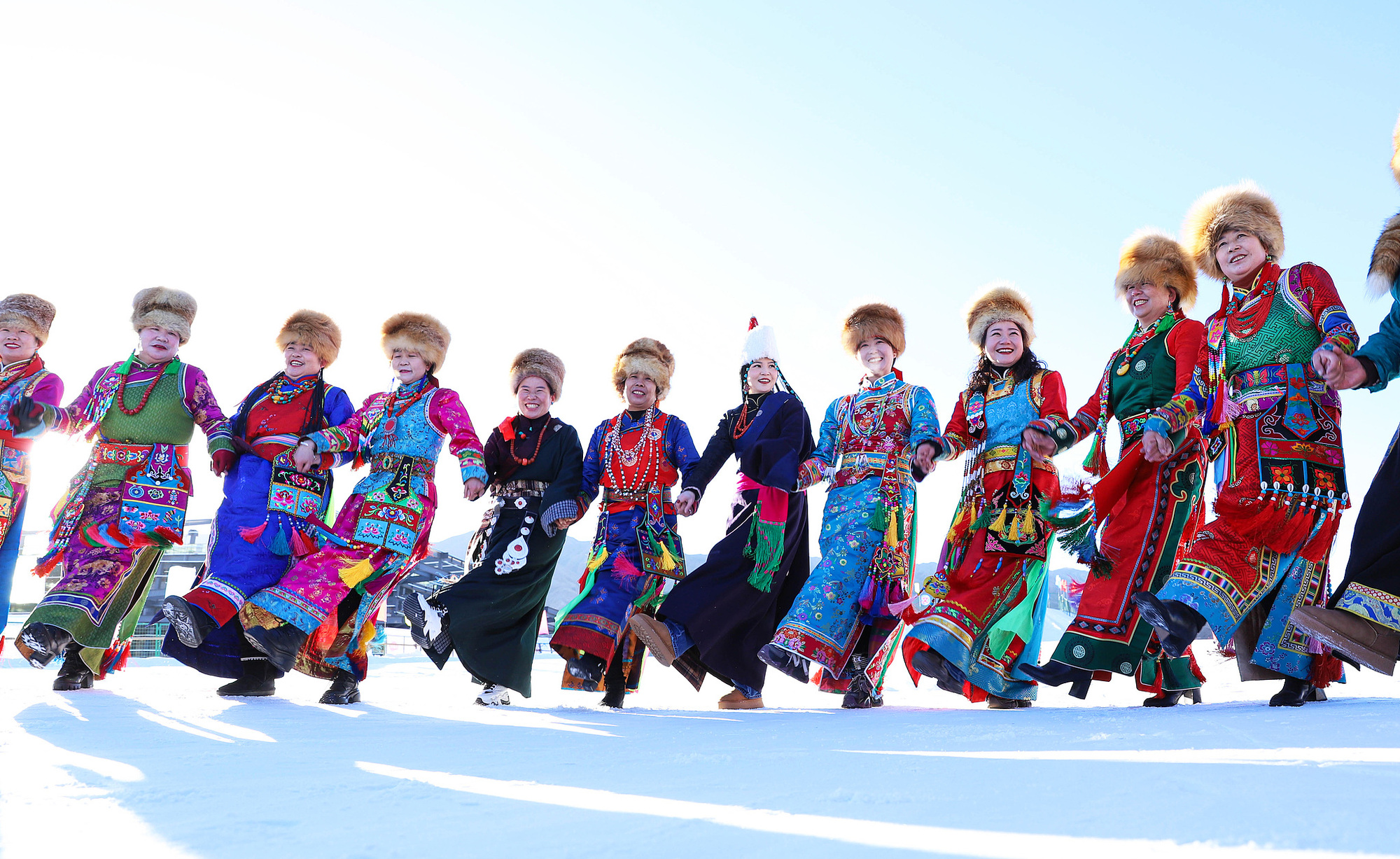 甘肅張掖，雪地千人鍋莊舞表演