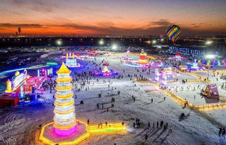 第四屆呼和浩特歡樂冰雪節(jié)活動現(xiàn)場。丁根厚攝