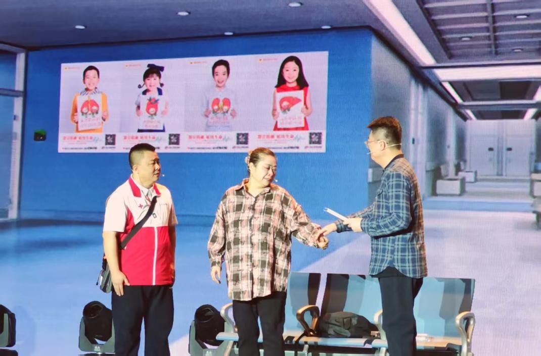 現(xiàn)場(chǎng)表演了由真實(shí)故事改編的情景劇。人民網(wǎng)記者 王子鋒攝